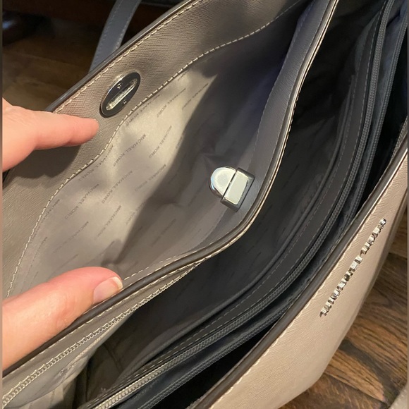 Michael Kors Rivington Tote - Picture 6 of 16